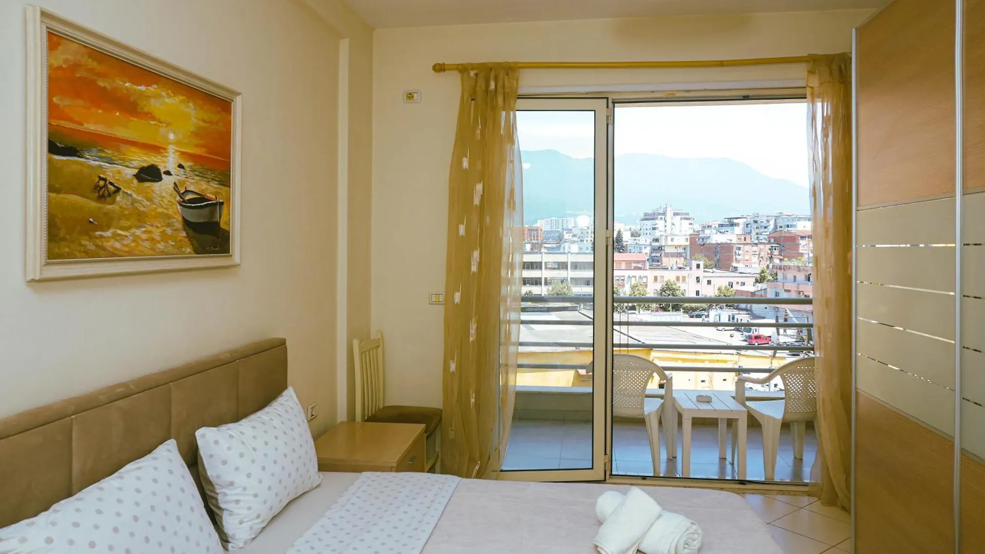 Sunrise Apartment Near The Center Tirana