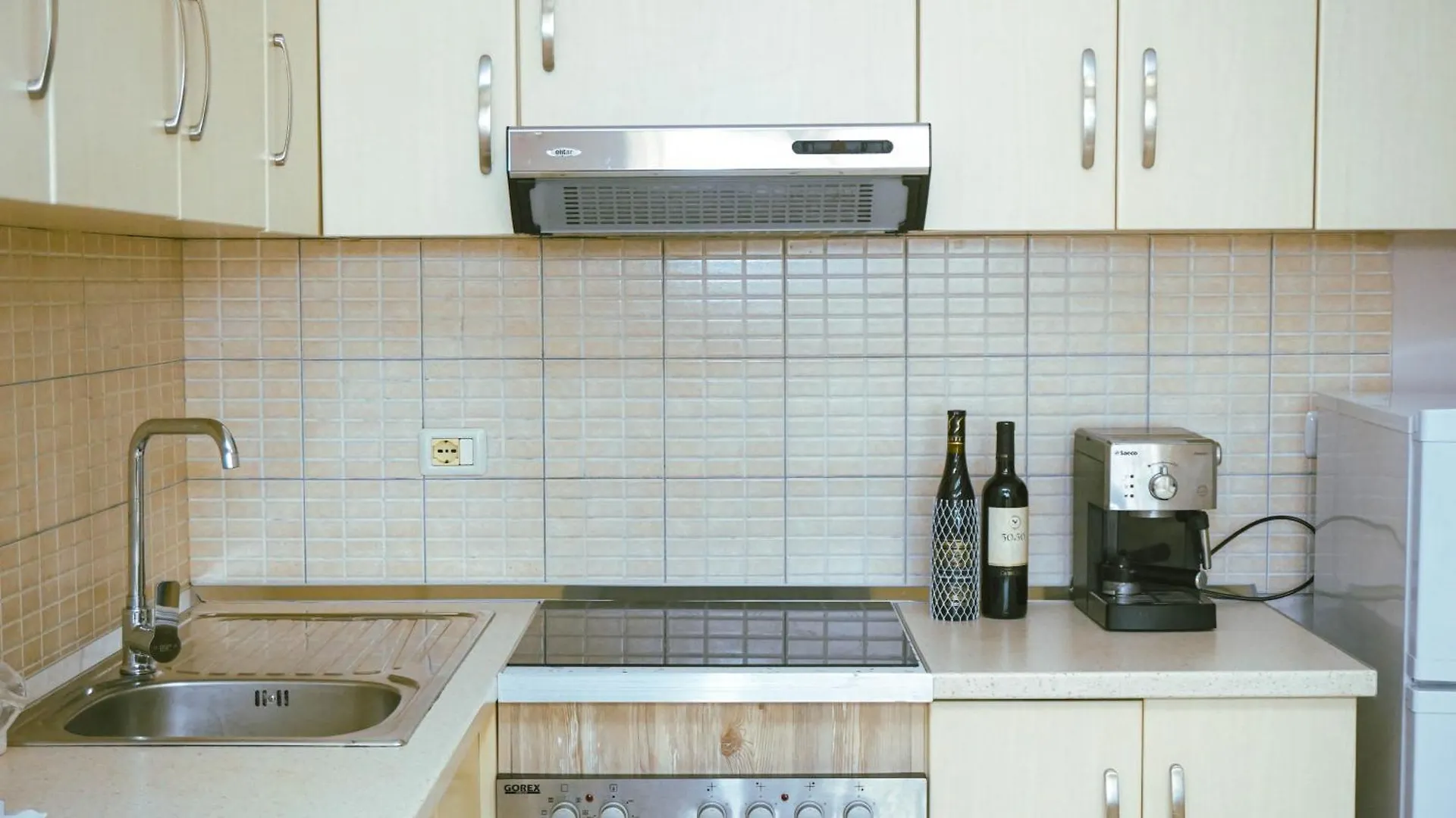 Sunrise Apartment Near The Center Tirana
